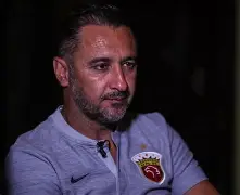 包含赛地聚焦——法国杯窗口期热度飙升，底特律活塞手感冰凉，质疑声仍在，更衣室氛围转暖的词条