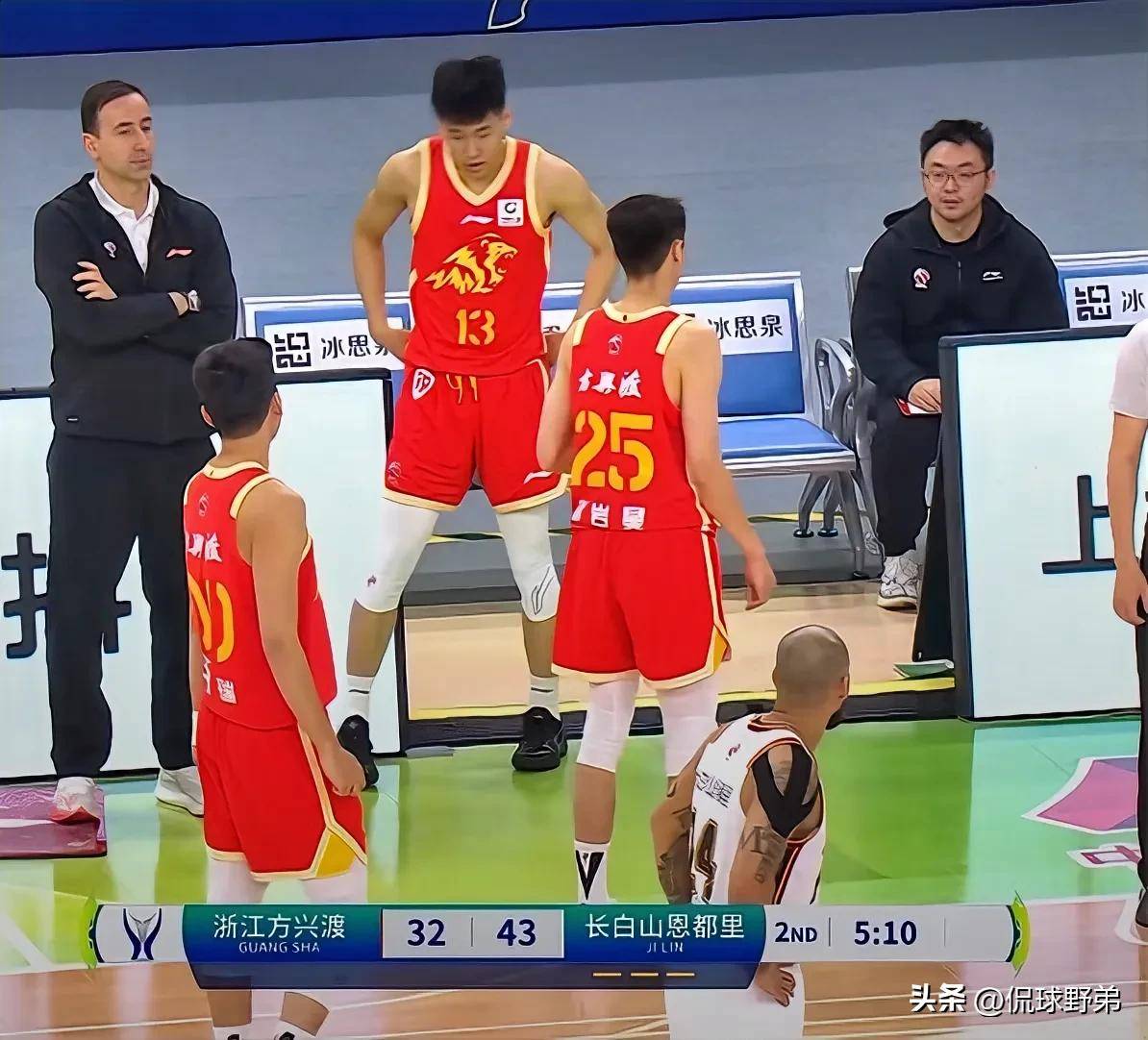 关于今晨武汉三镇刷新队史纪录广厦男篮赛后官宣签约，现场解说直呼：Doinb在G2比赛中赛况扑朔迷离的信息