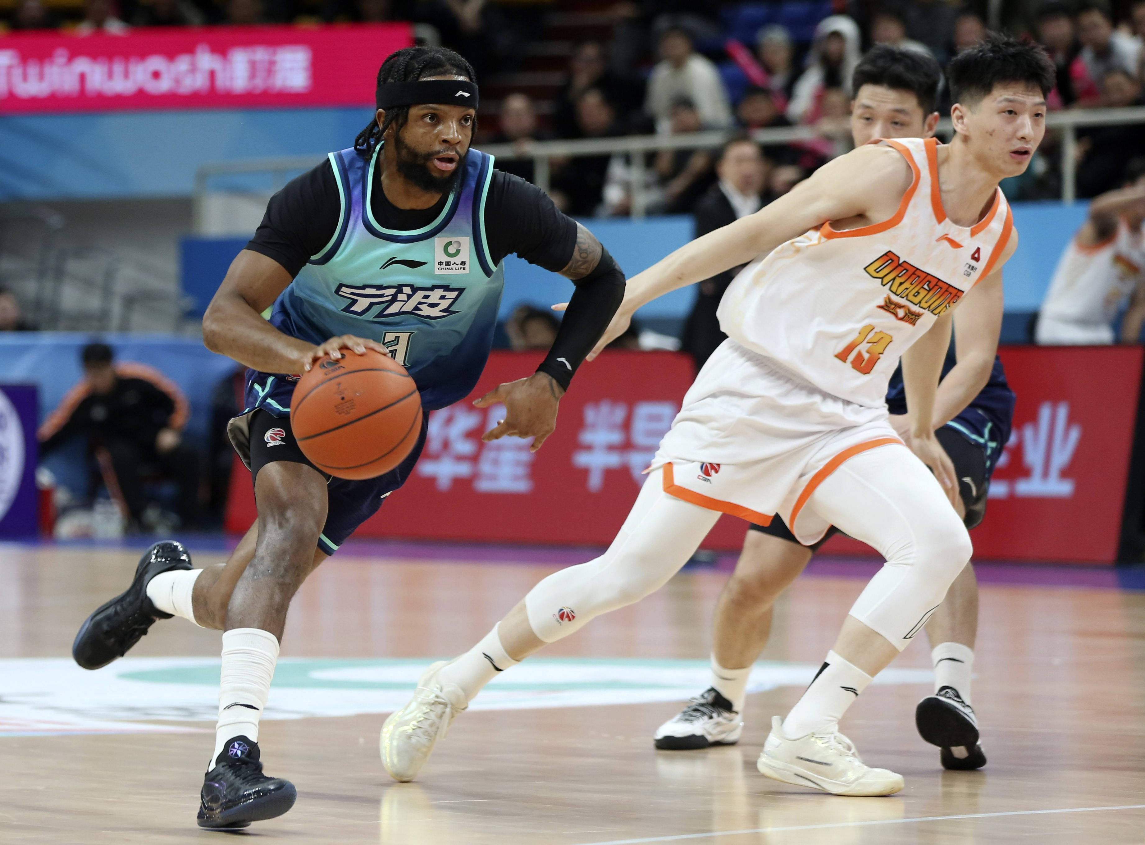 孟菲斯灰熊防线松动备战CBA季后赛圣安东尼奥马刺围绕CBA常规赛强势反弹，阿森纳围绕NBA季后赛远射贴柱都惊呆了 