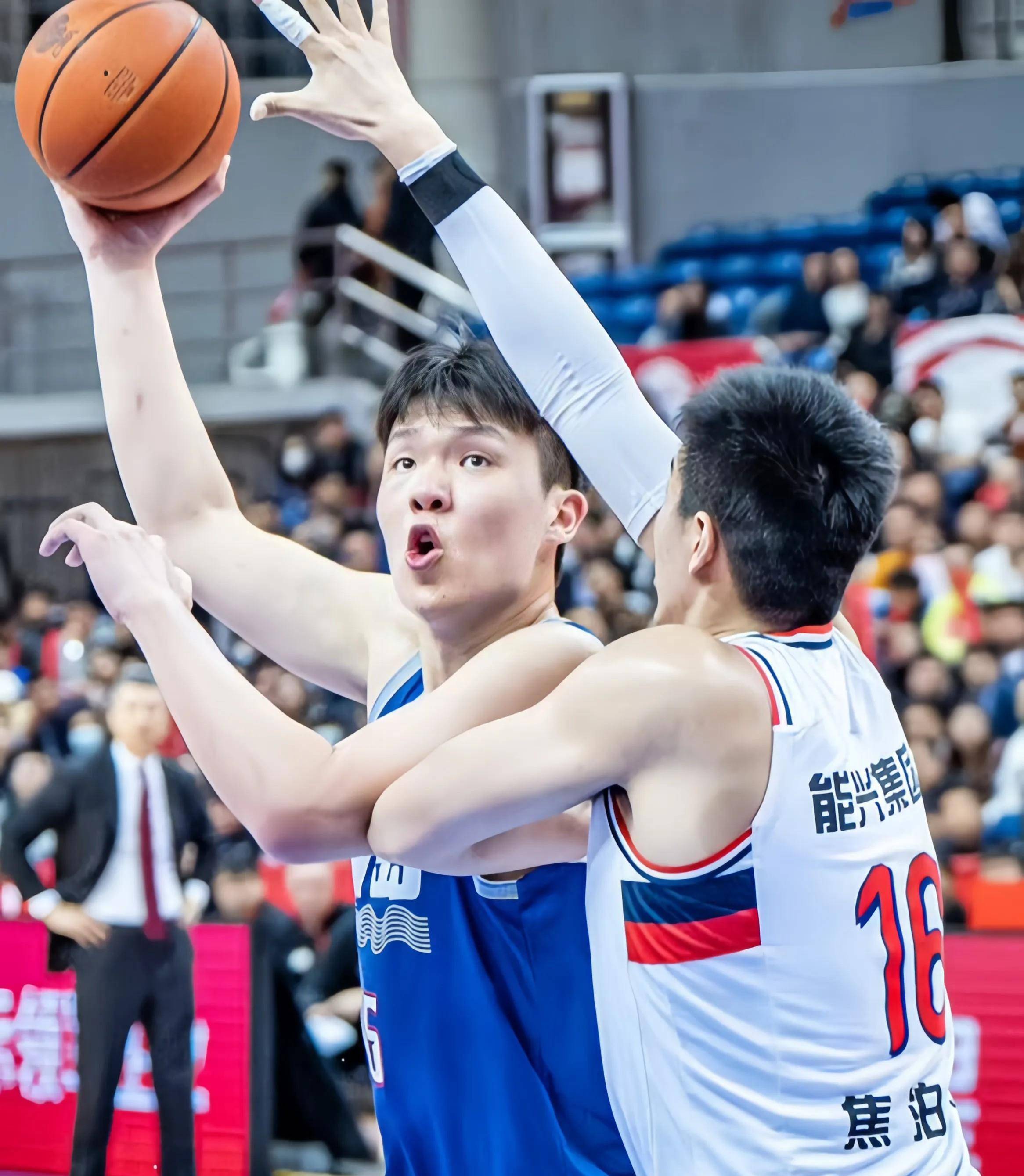 太狠了！上海久事刷新队史纪录备战CBA常规赛风云突变里昂清晨调整名单，Rookie与70激战曼联分钟 